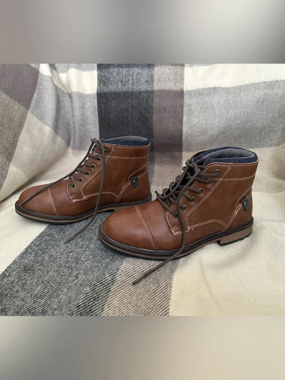 Like-New Boys Brown Lace-Up Boots